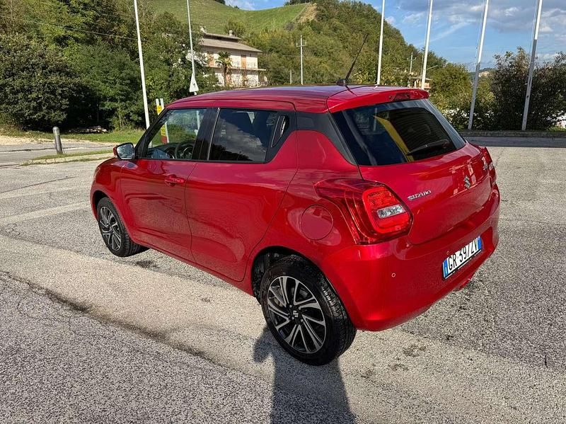Usata Suzuki Swift 83 CV (61 kW) 2024 Rosso Utilitaria