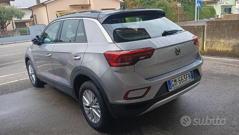 Usata VW T-Roc Life 110 CV (80 kW) 2023 Grigio SUV