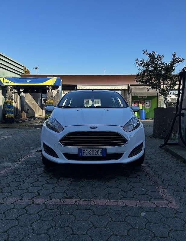 Usata Ford Fiesta 60 CV (44 kW) 2015 Berlina