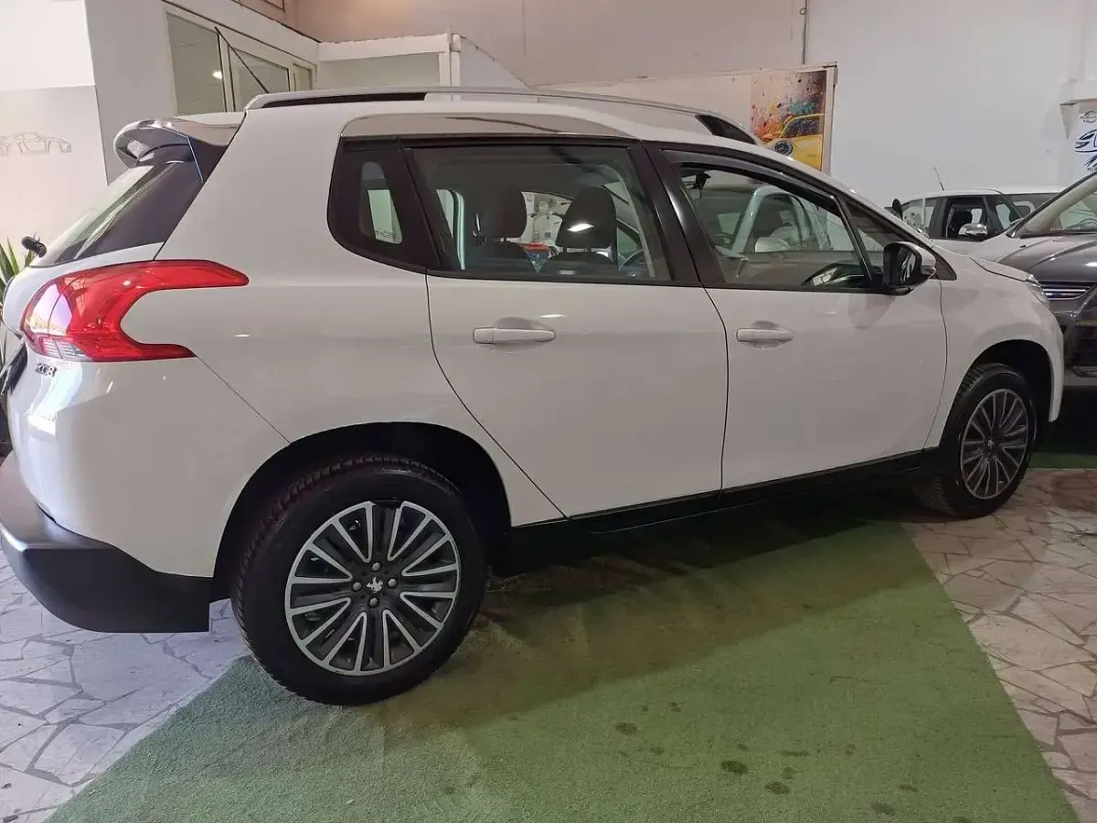 Usata Peugeot 2008 Allure 82 CV (60 kW) 2013 Bianco SUV