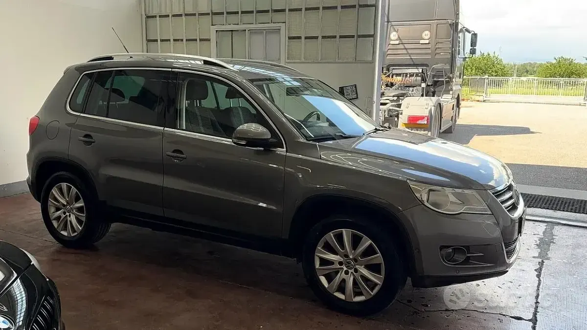 Usata VW Tiguan Sportline 140 CV (102 kW) 2010 Grigio SUV