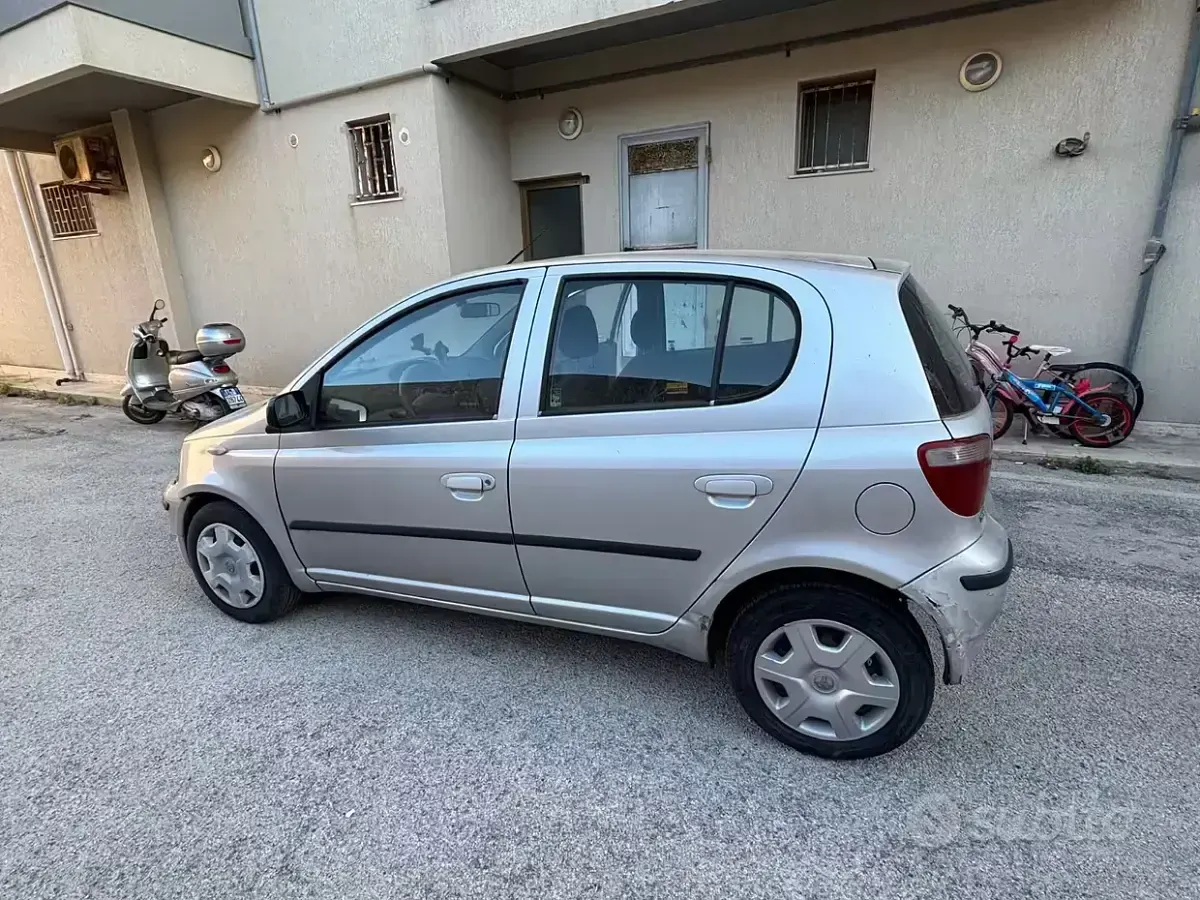 Usata Toyota Yaris 68 CV (50 kW) 2001 Berlina