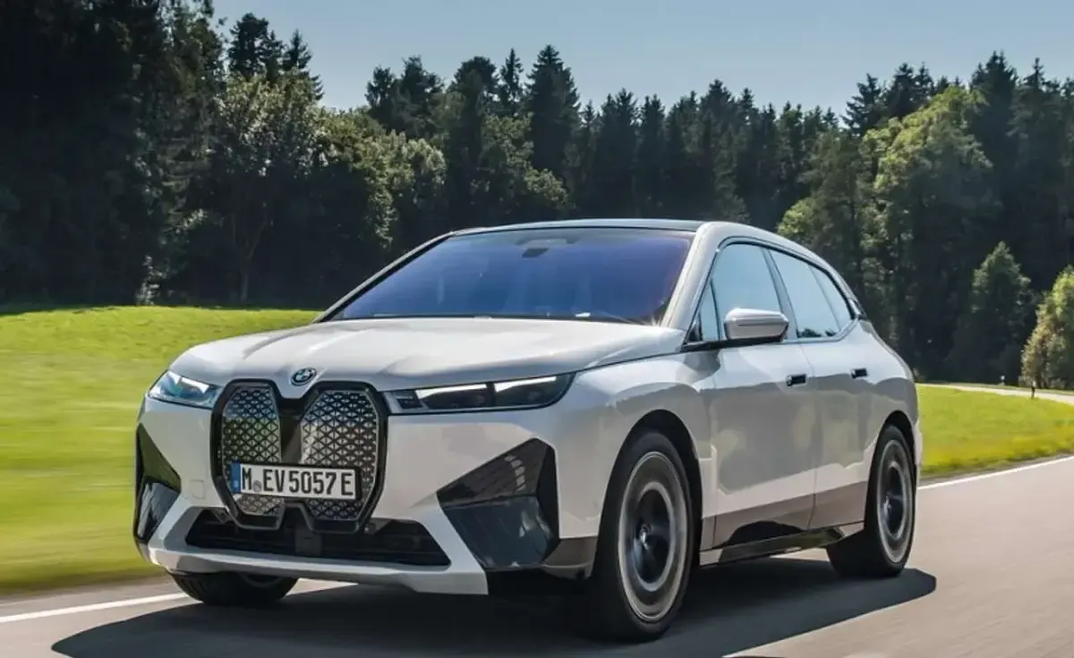 Nuova BMW iX M Sport 150 kW (204 CV) 2025 Argento SUV