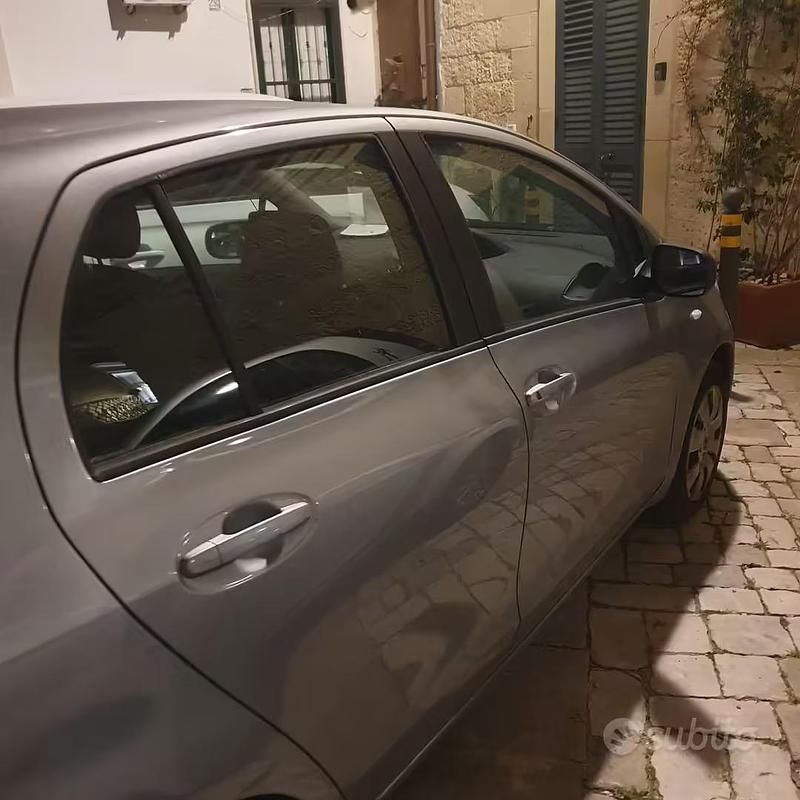 Usata Toyota Yaris 2008 Grigio Utilitaria