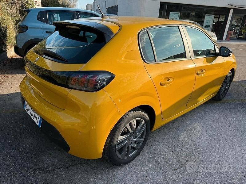 Giallo Usata 2022 Peugeot 208 Due volumi | 11.500 € (Ottimo prezzo) - Immagine 1/4