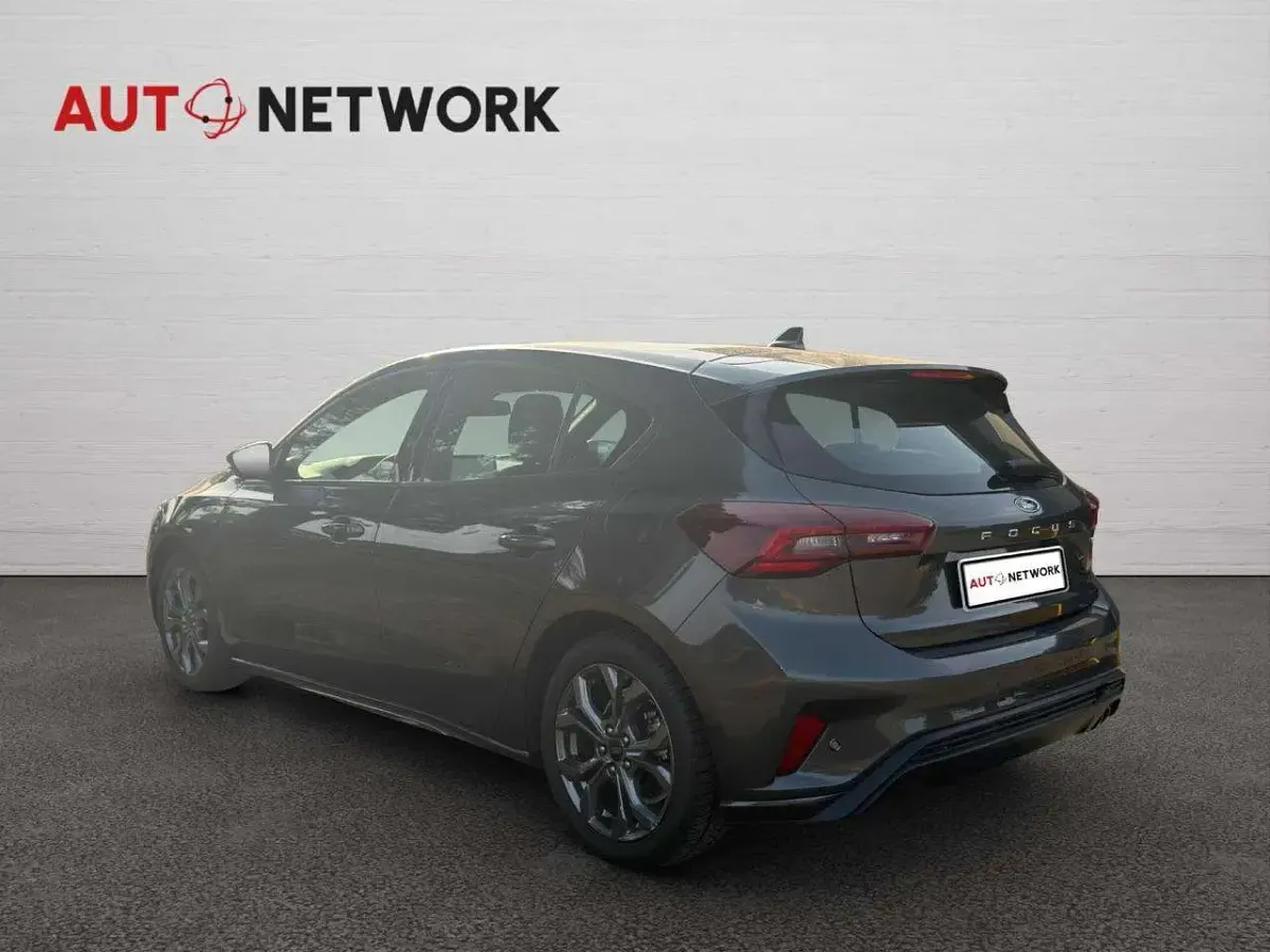 Usata Ford Focus ST-Line 125 CV (91 kW) 2023 Grigio Berlina