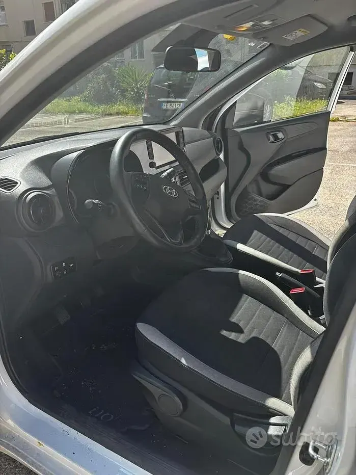 Usata Hyundai i10 67 CV (49 kW) 2023 Bianco Utilitaria