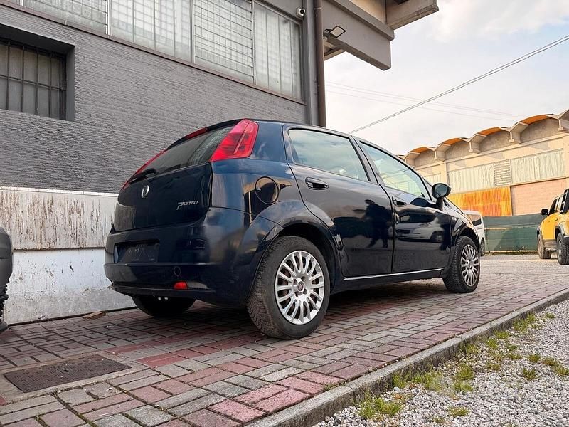 Usata Fiat Punto 74 CV (54 kW) 2012 Blu Utilitaria