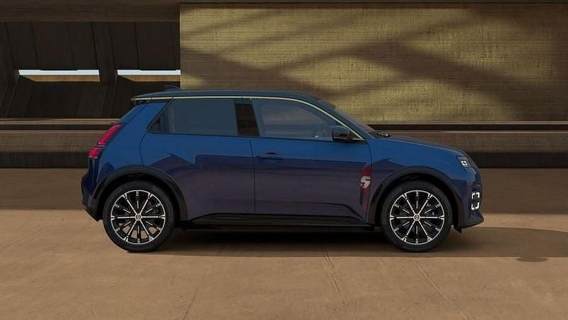 Usata Renault 5 E-Tech Iconic 109 kW (149 CV) 2024 Blu Berlina