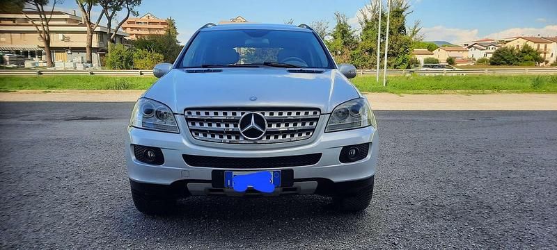 Usata Mercedes ML320 224 CV (164 kW) 2006 Grigio SUV