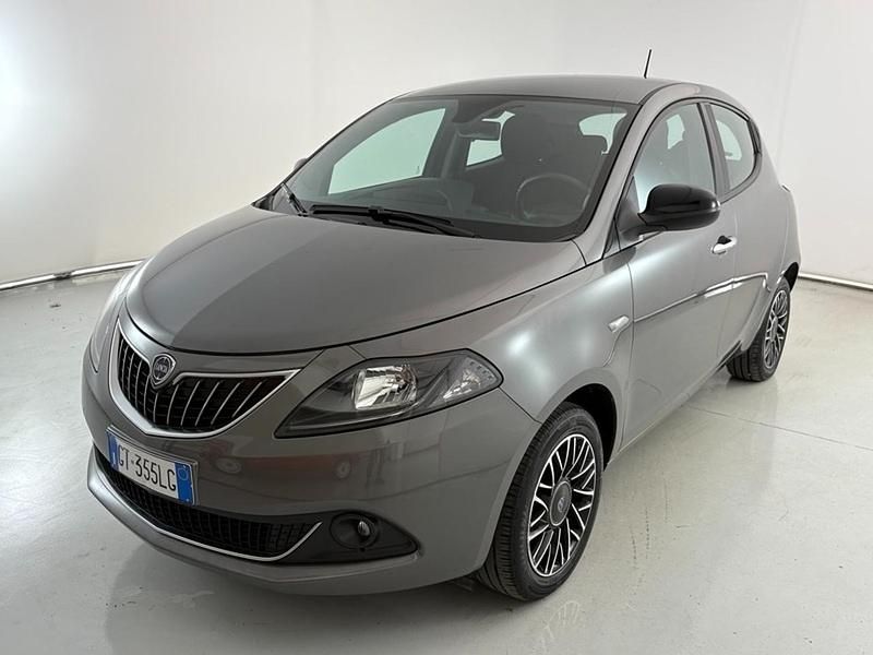 Grigio Usata 2024 Lancia Ypsilon S Due volumi | 13.400 € (Buon prezzo) - Immagine 1/4