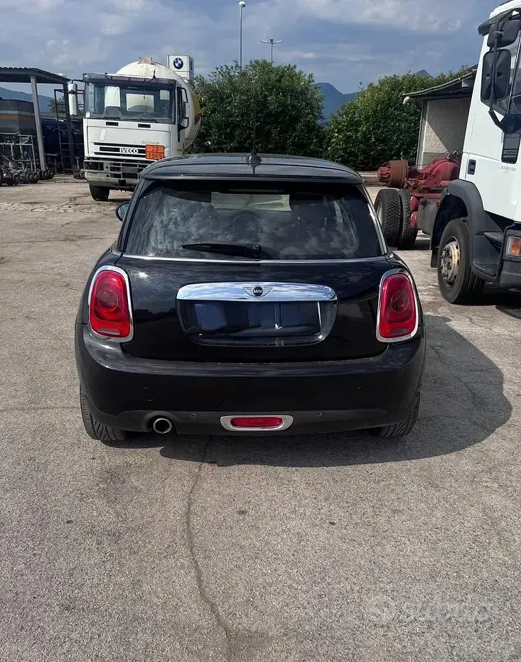 Usata Mini Cooper D Hype 95 CV (69 kW) 2018 Nero Utilitaria