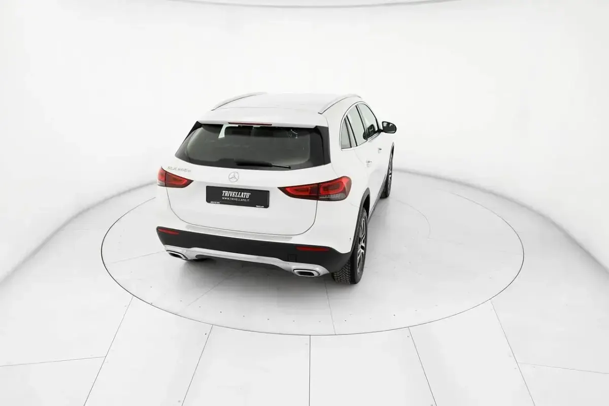 Usata Mercedes GLA200 150 CV (110 kW) 2022 Bianco SUV