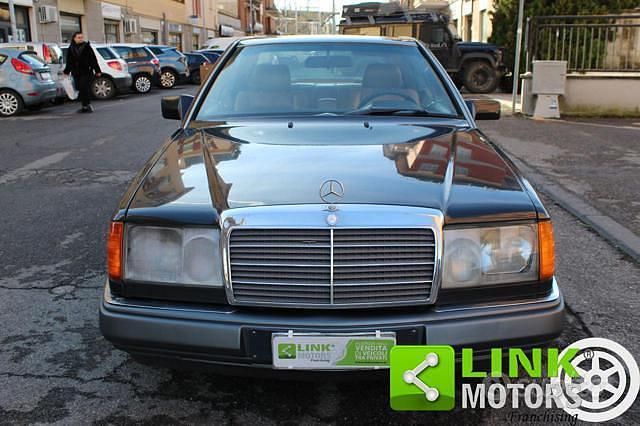 Usata Mercedes E300 220 CV (161 kW) 1992 Grigio Berlina