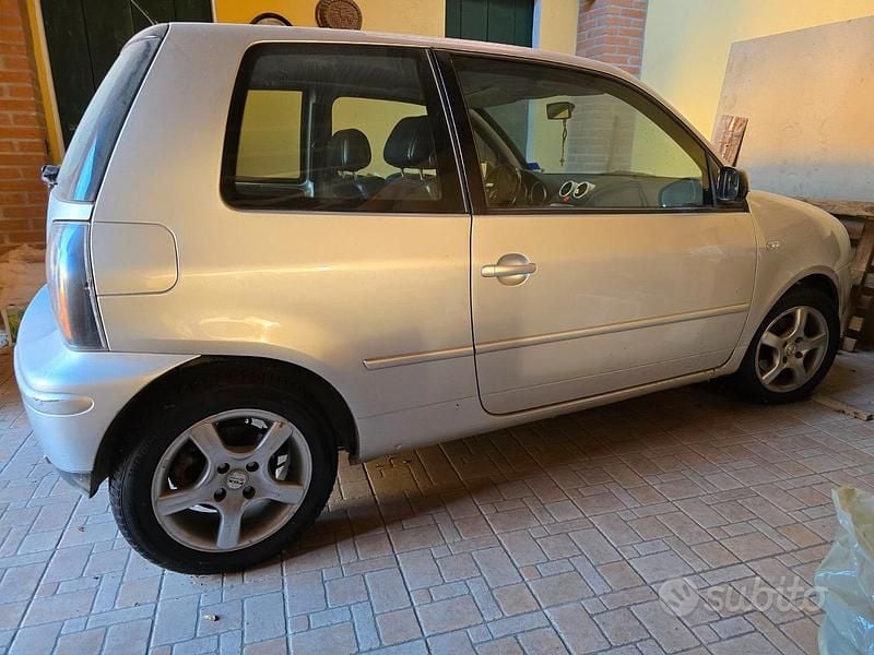 Usata Seat Arosa FR 101 CV (74 kW) 2003 Grigio Utilitaria