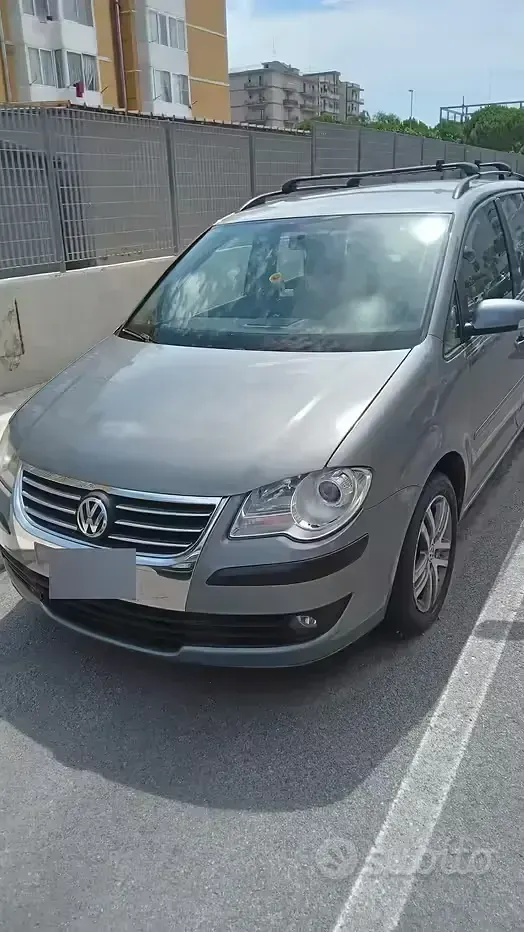 Usata VW Touran 105 CV (77 kW) 2011 Grigio Monovolume