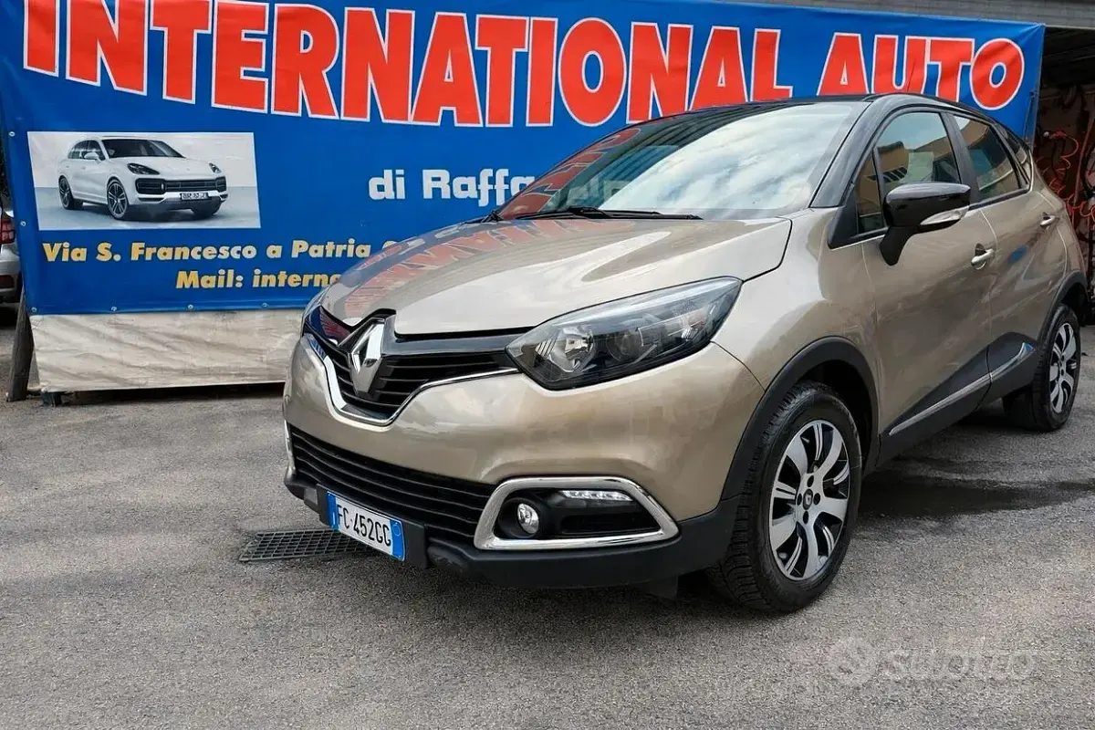 Usata Renault Captur Iconic 90 CV (66 kW) 2016 Marrone SUV