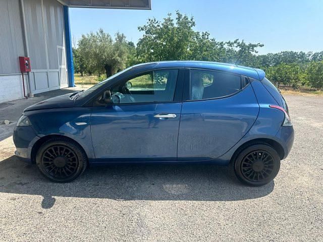 Usata Lancia Ypsilon Silver 69 CV (50 kW) 2022 Blu Utilitaria
