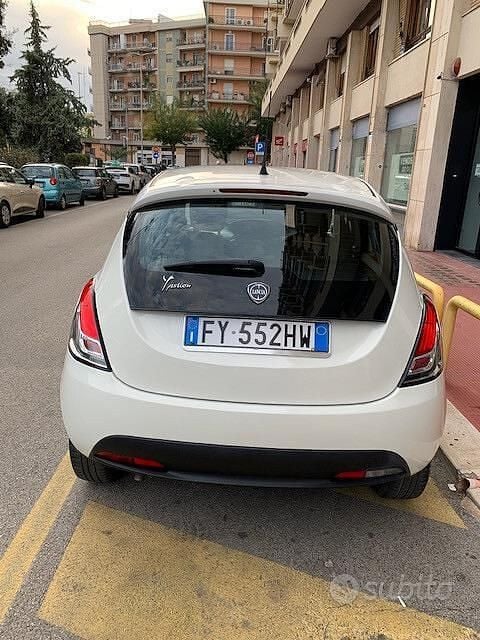 Usata Lancia Ypsilon 69 CV (50 kW) 2019 Bianco Utilitaria
