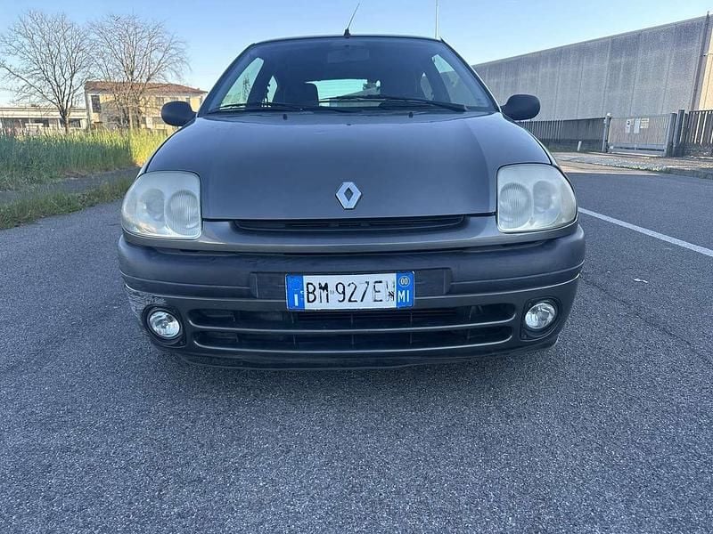 Usata Renault Clio II 58 CV (42 kW) 2000 Other Berlina