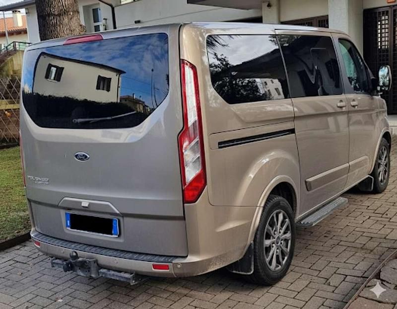 Usata Ford Tourneo Custom Titanium 173 CV (127 kW) 2025 Bronzo Furgone