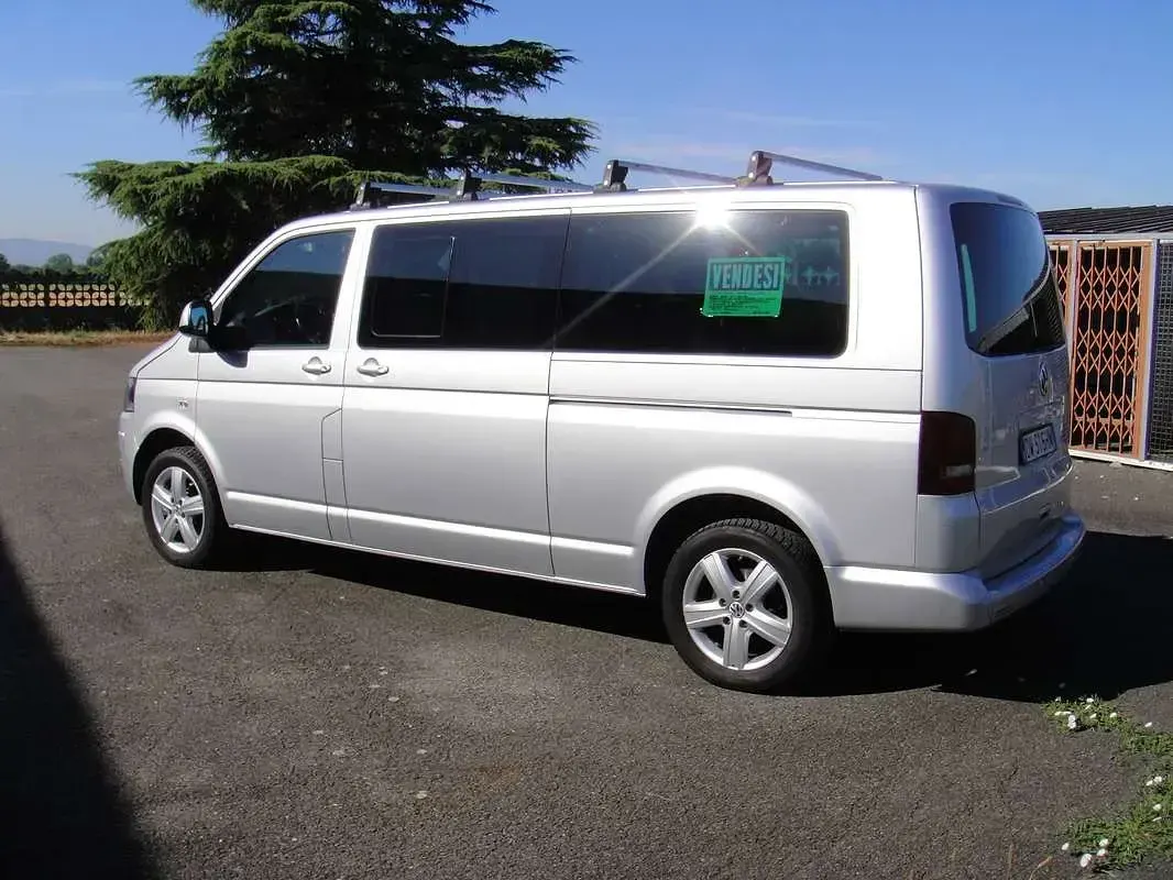 Usata VW Caravelle 151 CV (111 kW) 2009 Argento Furgone