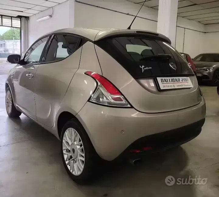 Usata Lancia Ypsilon 69 CV (50 kW) 2015 Beige Utilitaria