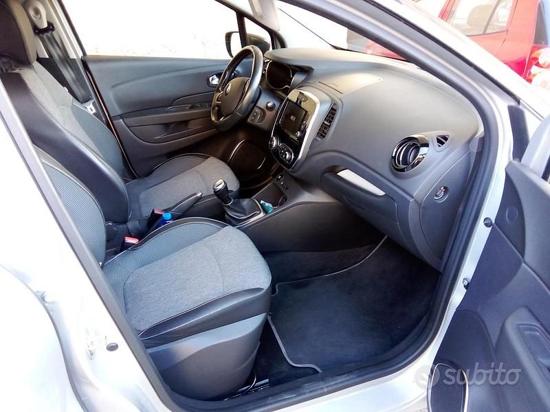 Usata Renault Captur 90 CV (66 kW) 2019 Grigio SUV