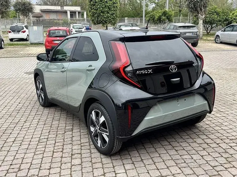 Nuova Toyota Aygo X 116 CV (85 kW) 2026 Grigio SUV