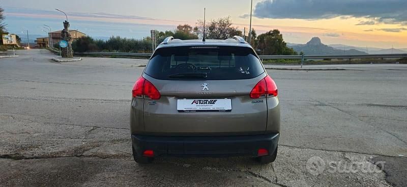 Usata Peugeot 2008 Allure 100 CV (73 kW) 2016 Beige SUV