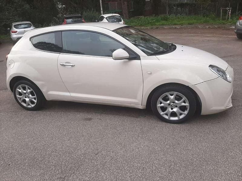 Usata Alfa Romeo MiTo Distinctive 84 CV (61 kW) 2014 Bianco Utilitaria