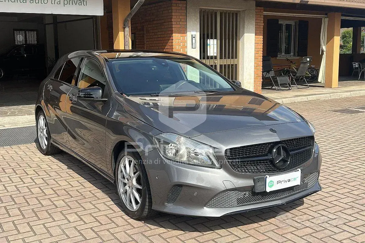 Usata Mercedes A180 Business 122 CV (89 kW) 2017 Grigio Utilitaria
