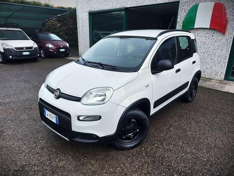 Usata Fiat Panda 4x4 Wild 86 CV (63 kW) 2019 Bianco Utilitaria