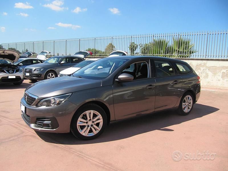 Grigio Usata 2018 Peugeot 308 Allure Station wagon | 9000 € (Buon prezzo) - Immagine 1/4
