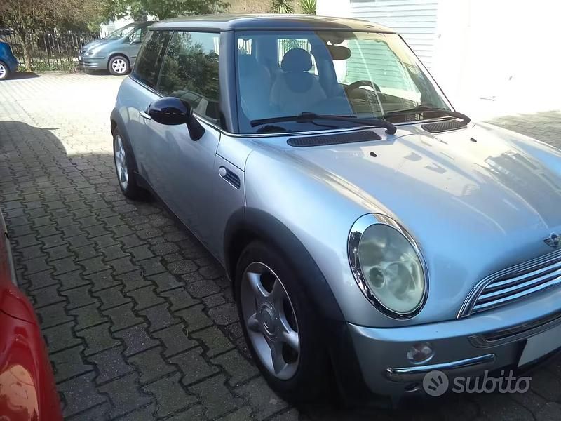 Usata Mini Cooper 115 CV (84 kW) 2004 Grigio Utilitaria