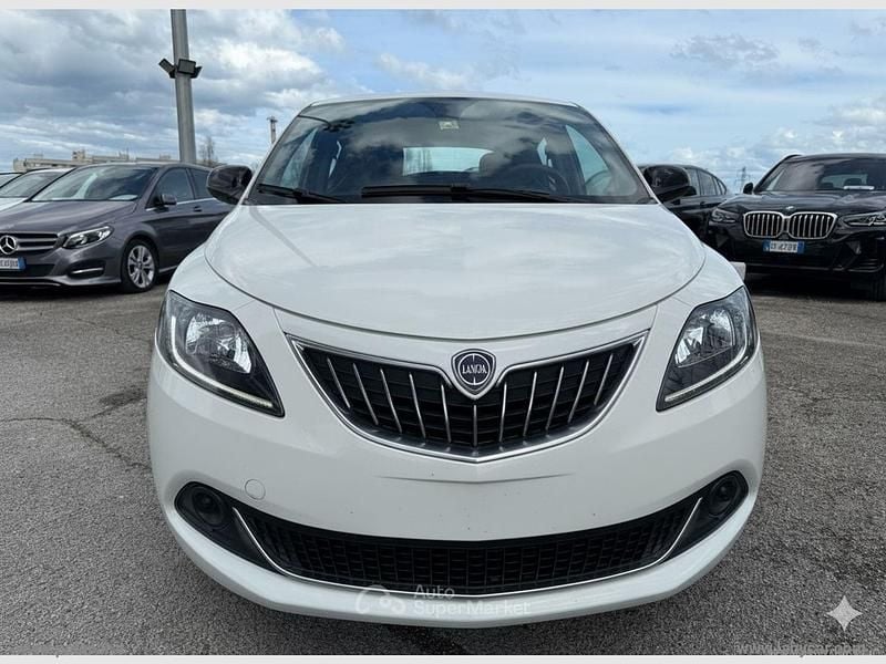 Usata Lancia Ypsilon Silver 69 CV (50 kW) 2022 Bianco Utilitaria