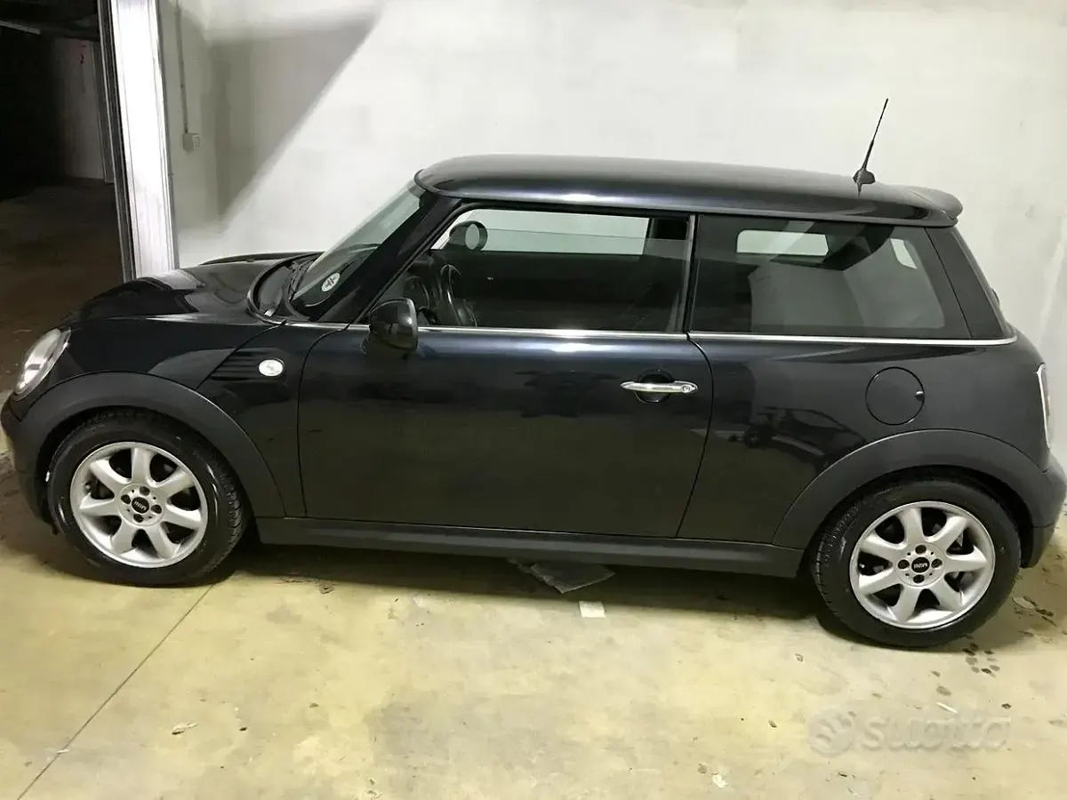 Usata Mini Cooper D 109 CV (80 kW) 2009 Nero Utilitaria