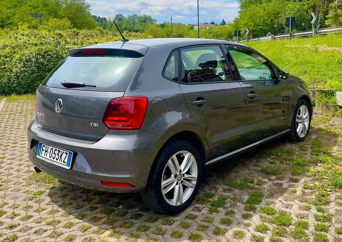 Usata VW Polo 90 CV (66 kW) 2017 Grigio Berlina