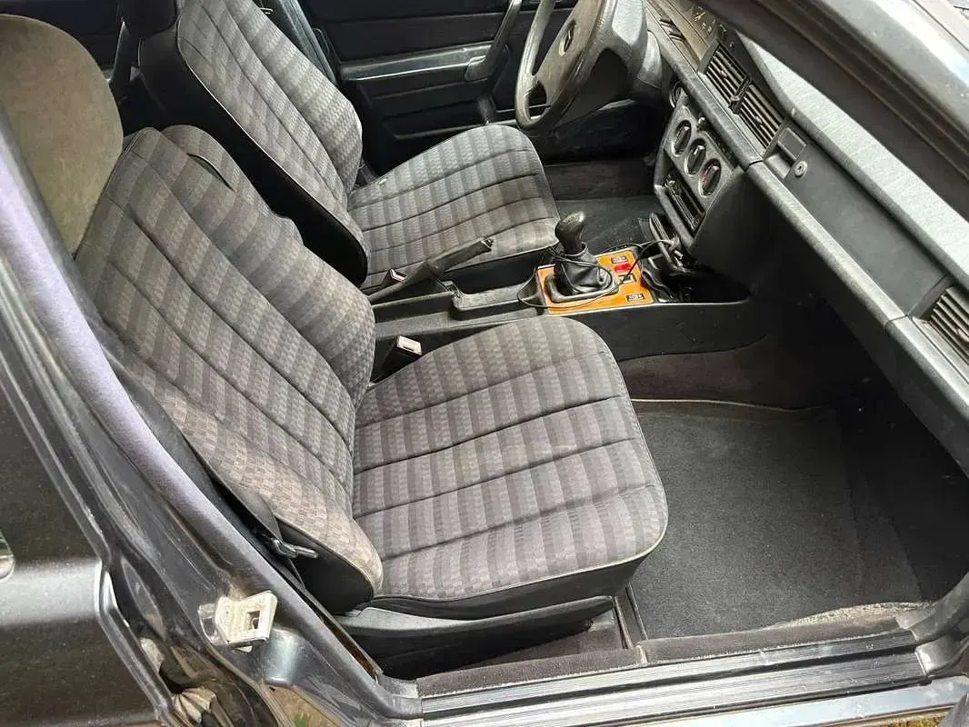 Usata Mercedes 190 118 CV (86 kW) 1992 Grigio Berlina