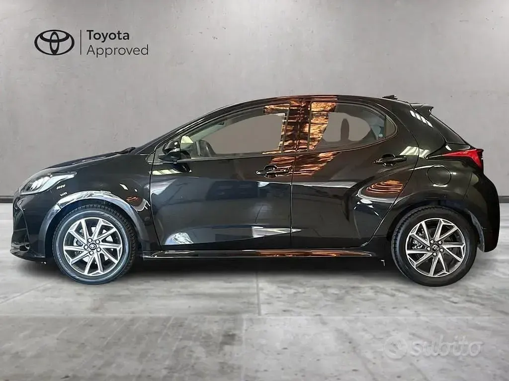Usata Toyota Yaris Hybrid Trend 116 CV (85 kW) 2022 Nero Berlina