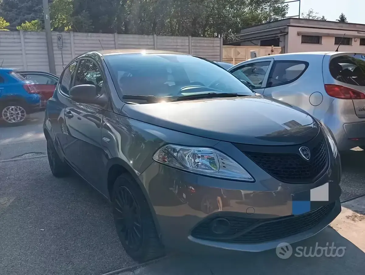 Usata Lancia Ypsilon S 69 CV (50 kW) 2018 Grigio Utilitaria