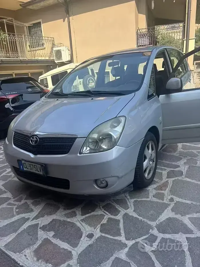 Usata Toyota Corolla 90 CV (66 kW) 2004 Grigio Station wagon