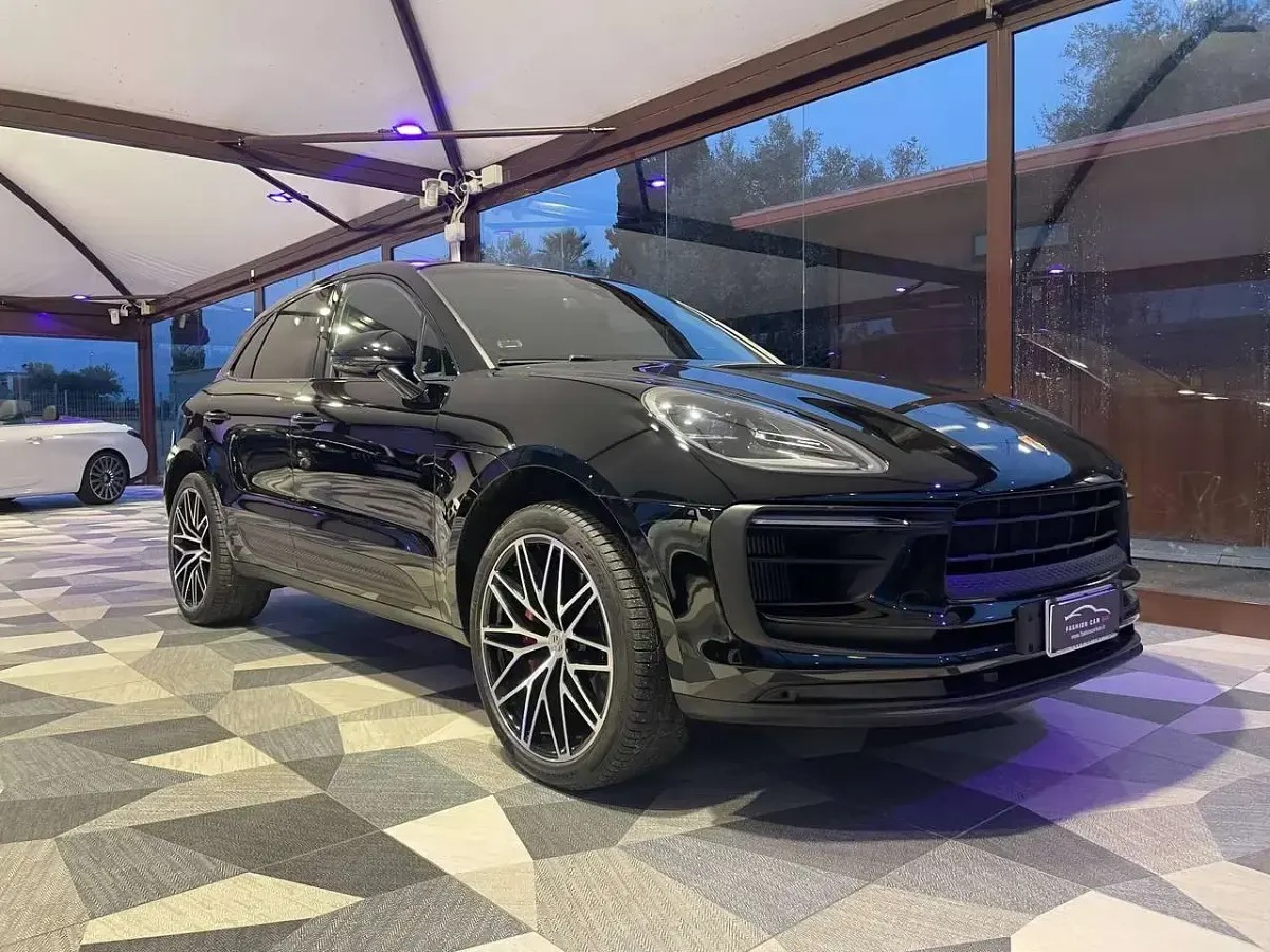 Usata Porsche Macan 381 CV (280 kW) 2023 Nero tiffany metallizzato SUV