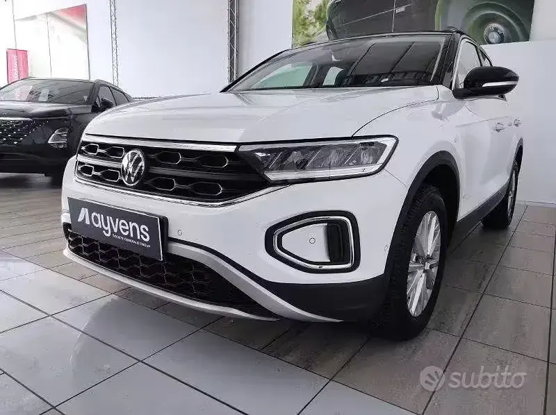 Usata VW T-Roc Life 150 CV (110 kW) 2023 Bianco SUV