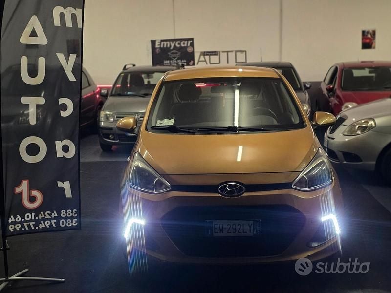 Giallo Usata 2015 Hyundai i10 Comfort Utilitaria | 3450 € (Super prezzo) - Immagine 1/4