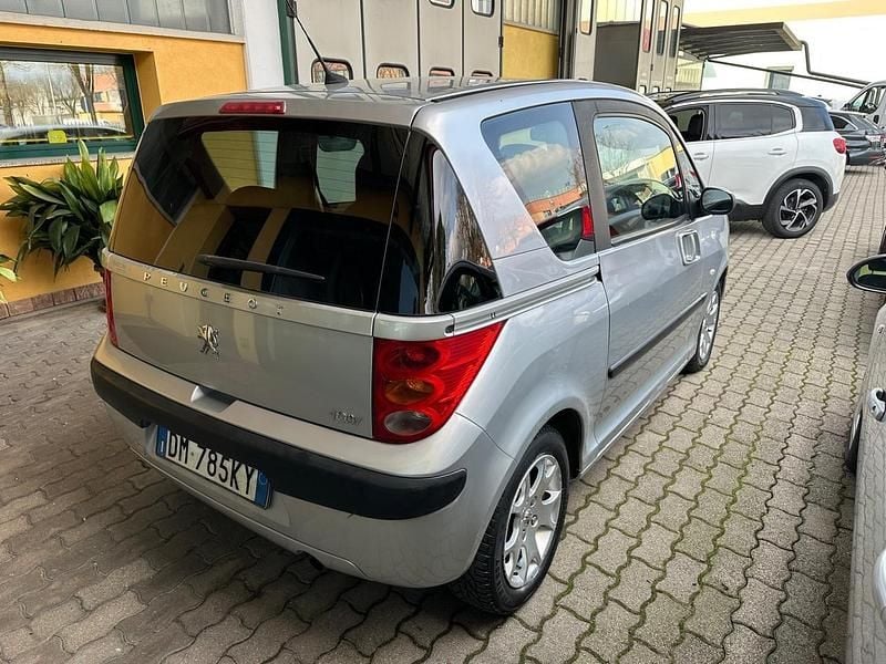 Usata Peugeot 1007 68 CV (50 kW) 2007 Argento Monovolume