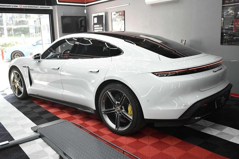 Usata Porsche Taycan Turbo S 559 kW (761 CV) 2020 Pure white Berlina