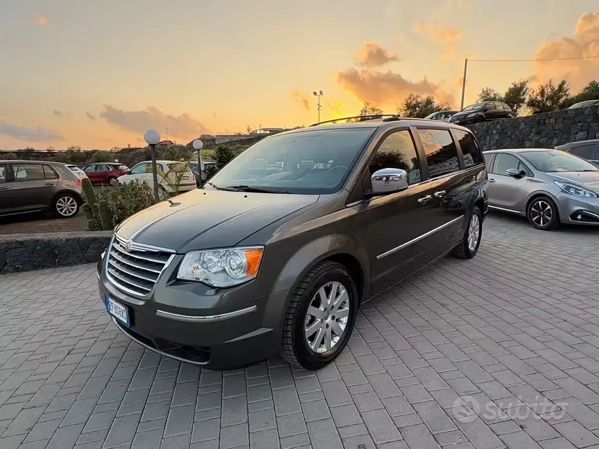 Usata Chrysler Voyager Limited 163 CV (119 kW) 2010 Monovolume
