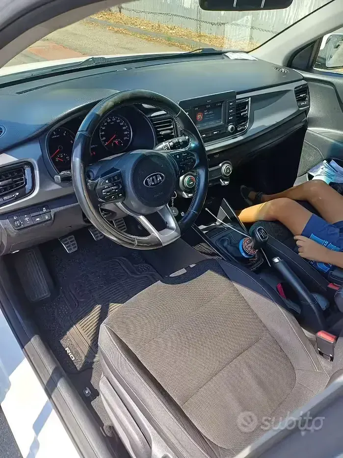 Usata Kia Rio 90 CV (66 kW) 2017 Bianco Berlina