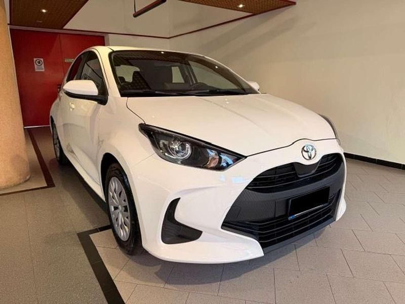 Usata Toyota Yaris Hybrid Active 92 CV (67 kW) 2021 Bianco Berlina